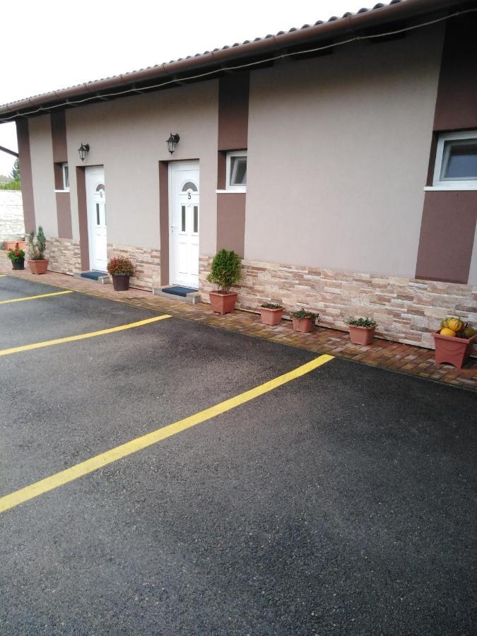 Boglarka Vendeghaz Apartment Mosonmagyarovar Luaran gambar