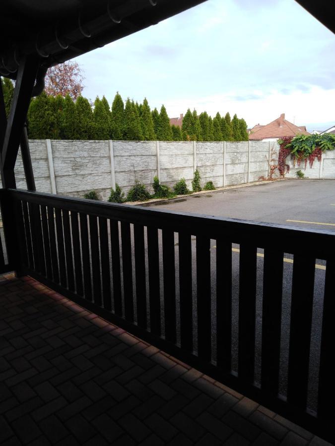 Boglarka Vendeghaz Apartment Mosonmagyarovar Luaran gambar