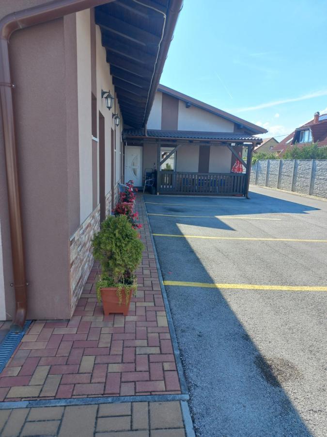 Boglarka Vendeghaz Apartment Mosonmagyarovar Luaran gambar